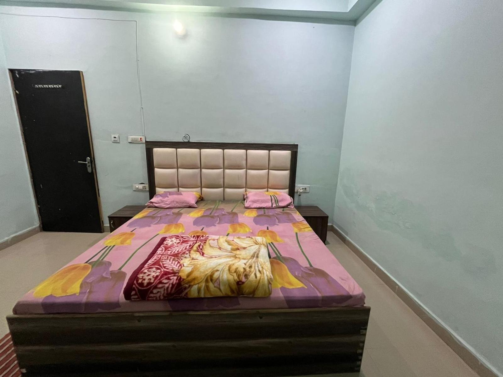 Shri Ji Baba Ki Haveli Hotel Govardhan Luaran gambar